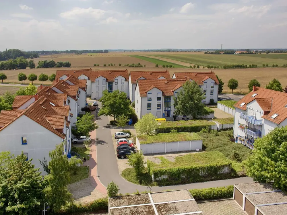 Günthersdorf - tolle 3-Raumwohnung in ländlicher und gepflegter Anlage mit Balkon und Stellplatz