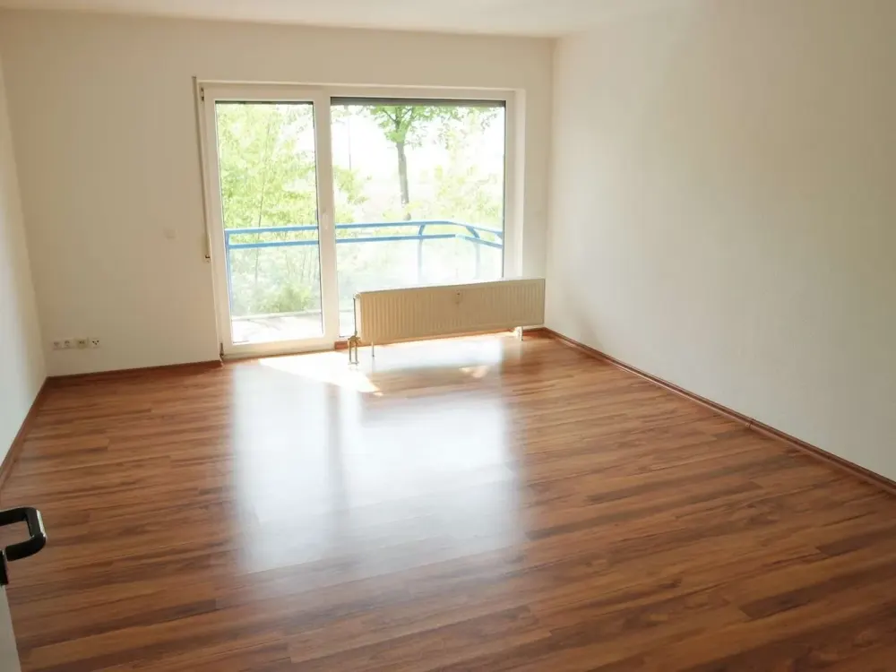 Günthersdorf - tolle 3-Raumwohnung in ländlicher und gepflegter Anlage mit Balkon und Stellplatz