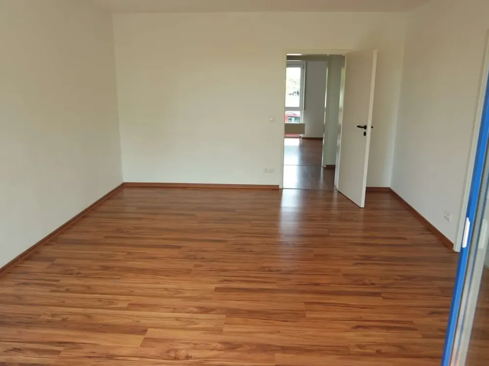Günthersdorf - tolle 3-Raumwohnung in ländlicher und gepflegter Anlage mit Balkon und Stellplatz