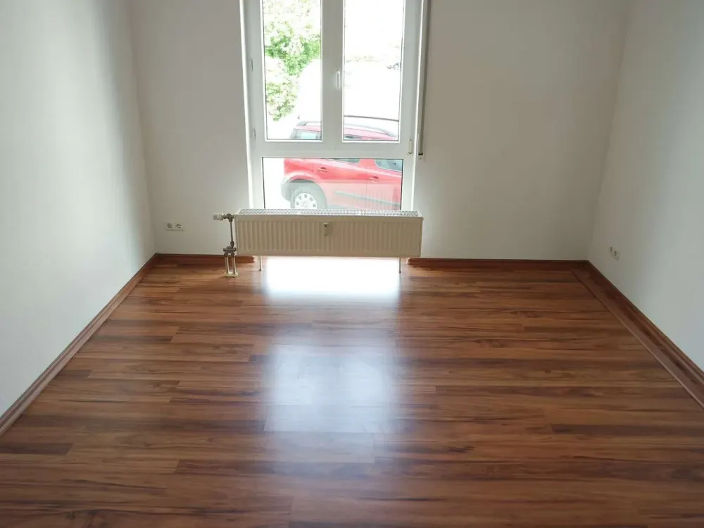 Günthersdorf - tolle 3-Raumwohnung in ländlicher und gepflegter Anlage mit Balkon und Stellplatz
