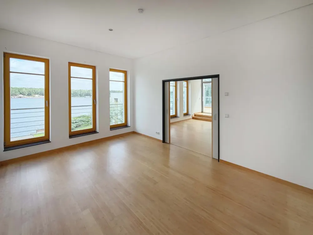 Lichtdurchflutetes Townhouse mit direktem Wasserzugang