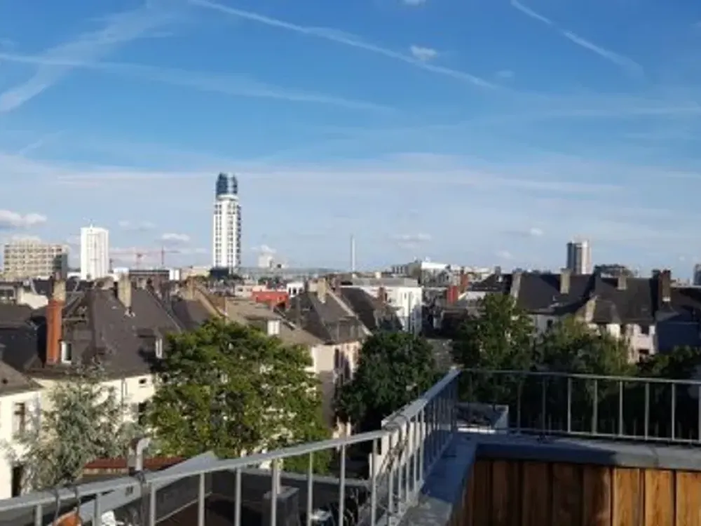Nähe Schweizer Platz: 2,5 Zi. Maisonette Wohnung mit herrlichem Ausblick und Dachterrasse