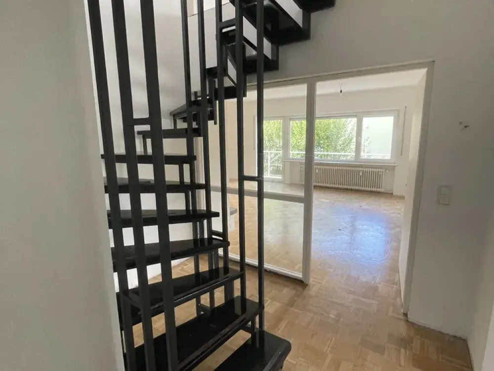 Großzügige, helle 5-Zimmer- Maisonette-Wohnung in Königstein-Schneidhain