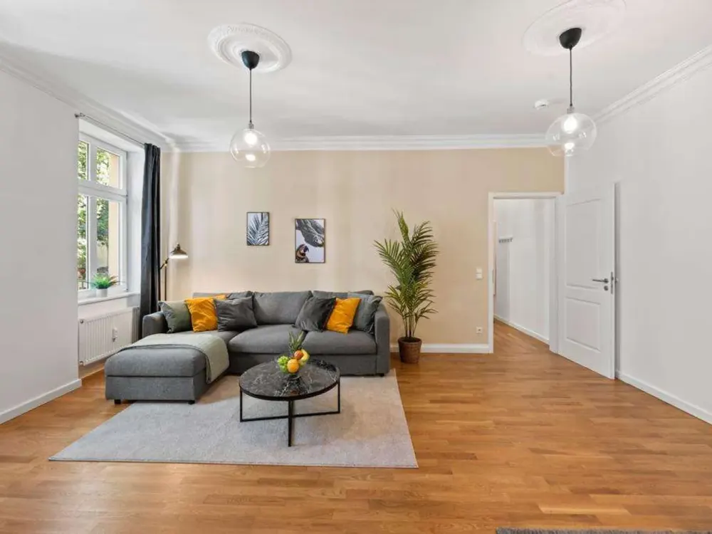 Frisch sanierte 4-Zimmer Wohnung mit Garten
