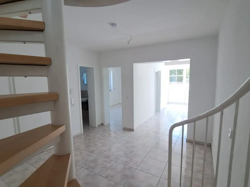 Maisonette 143m² im 2 Fam. Haus in Rödermark: 3 Sonnen-Balkone (O/S/W), Luxus-Bad & neue Heizung