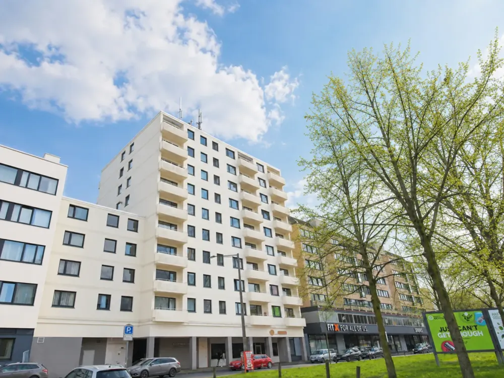 Bright 3-Room Apartment Near City