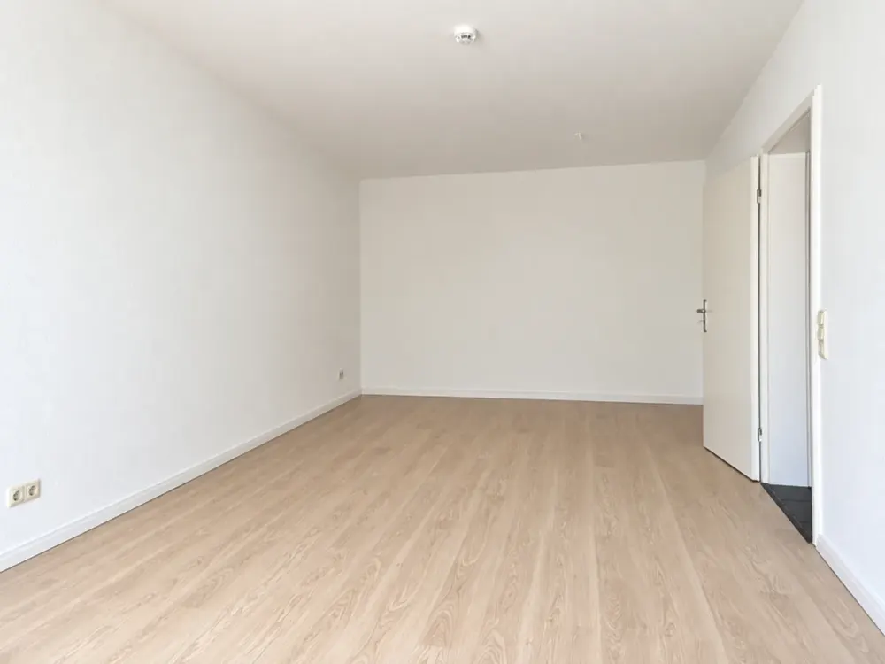 Bright 3-Room Apartment Near City