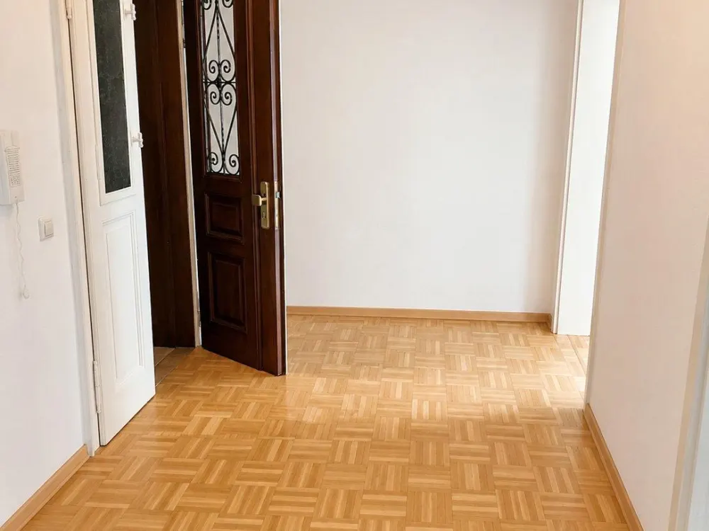 2-Zimmer-Altbauwohnung | ca. 60 m² | Küche | Besichtigung am 20.7