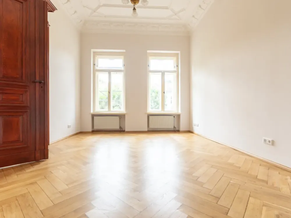 Traumhafte Wohnung in freistehender Villa | saniert | Parkettboden | Stellplatz möglich | ab sofort