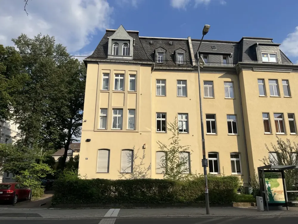 ### BERLINFLAIR ### شقة قديمة كبيرة مكونة من "2" غرفة مع مطبخ مدمج وأرضيات خشبية