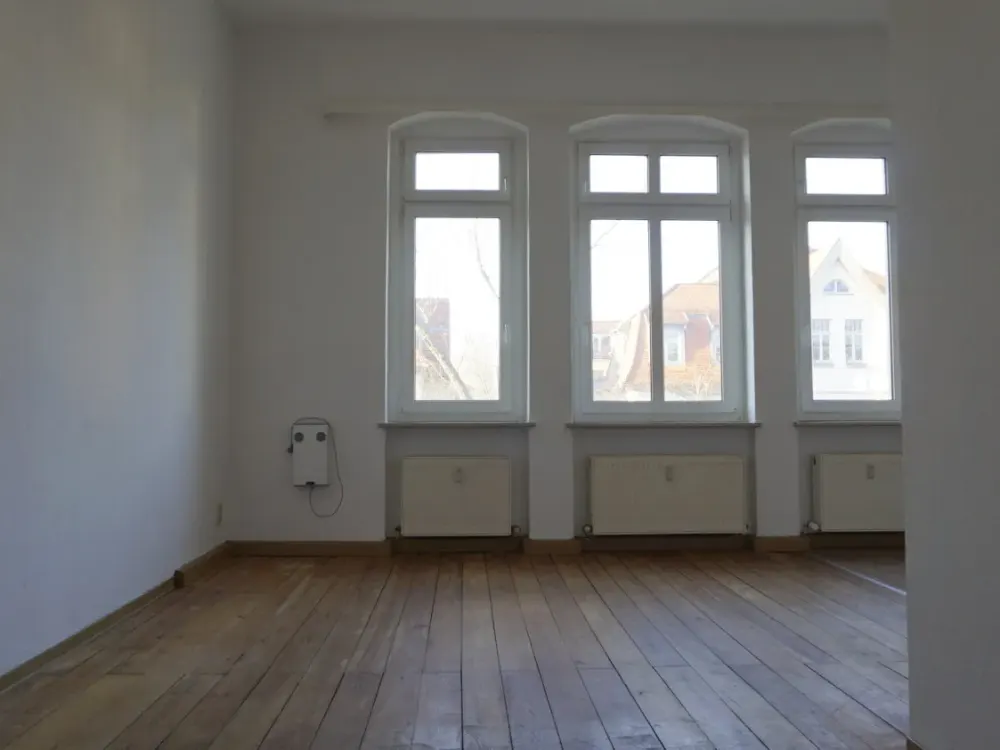### BERLINFLAIR ### شقة قديمة كبيرة مكونة من "2" غرفة مع مطبخ مدمج وأرضيات خشبية