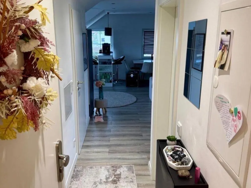 Moderne Lichtdurchflutete 2.5 Zimmer Dachgeschosswohnung !!!