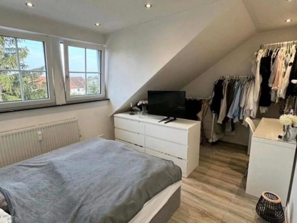 Moderne Lichtdurchflutete 2.5 Zimmer Dachgeschosswohnung !!!
