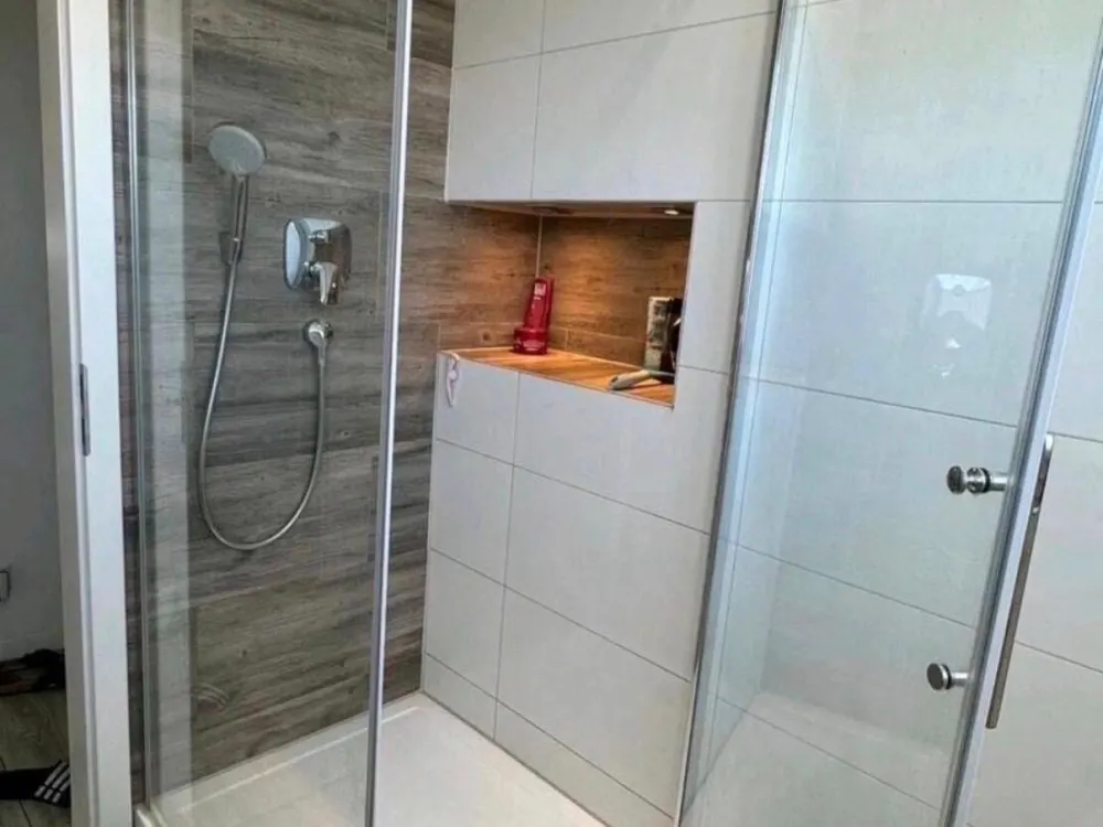 Moderne Lichtdurchflutete 2.5 Zimmer Dachgeschosswohnung !!!