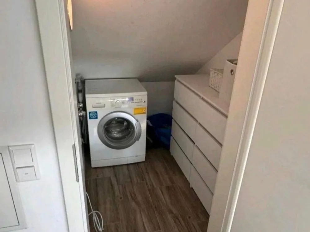 Moderne Lichtdurchflutete 2.5 Zimmer Dachgeschosswohnung !!!