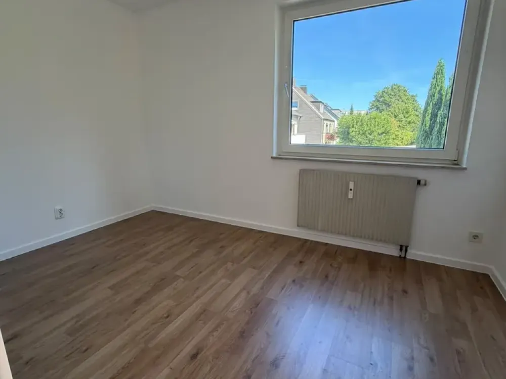 Helle 2,5 Zi. Whg. mit Balkon, 1.OG, Aufzug