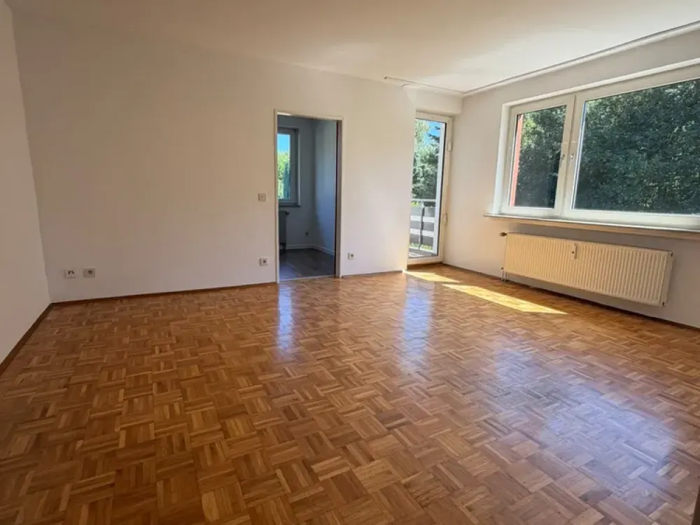 Helle 2,5 Zi. Whg. mit Balkon, 1.OG, Aufzug