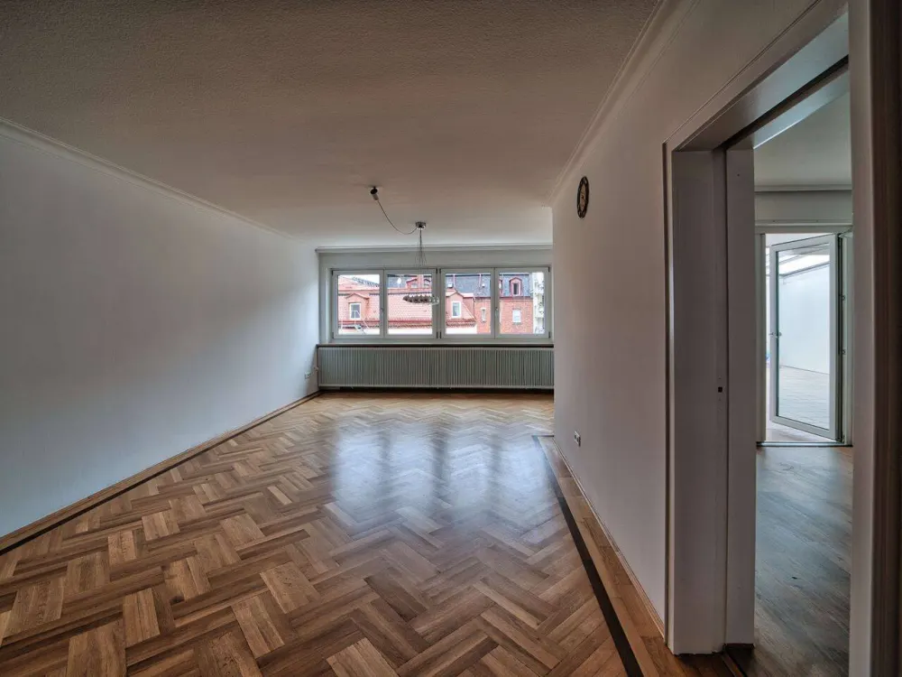5 Zimmer Wohnung mit Fitnessraum mit Whirlpool und Wintergarten