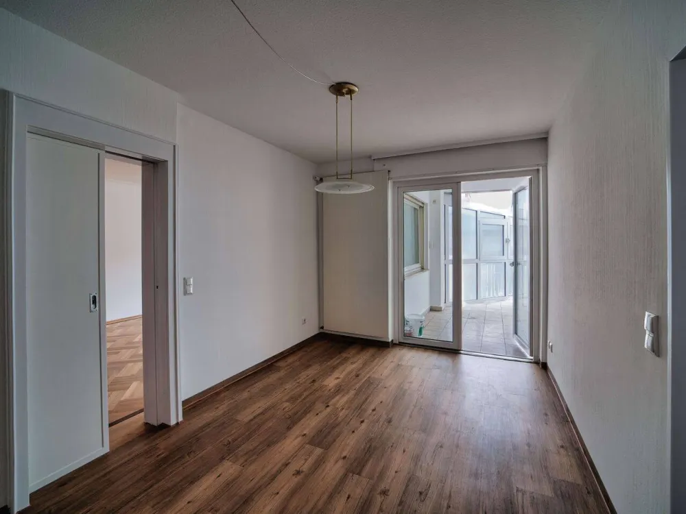5 Zimmer Wohnung mit Fitnessraum mit Whirlpool und Wintergarten