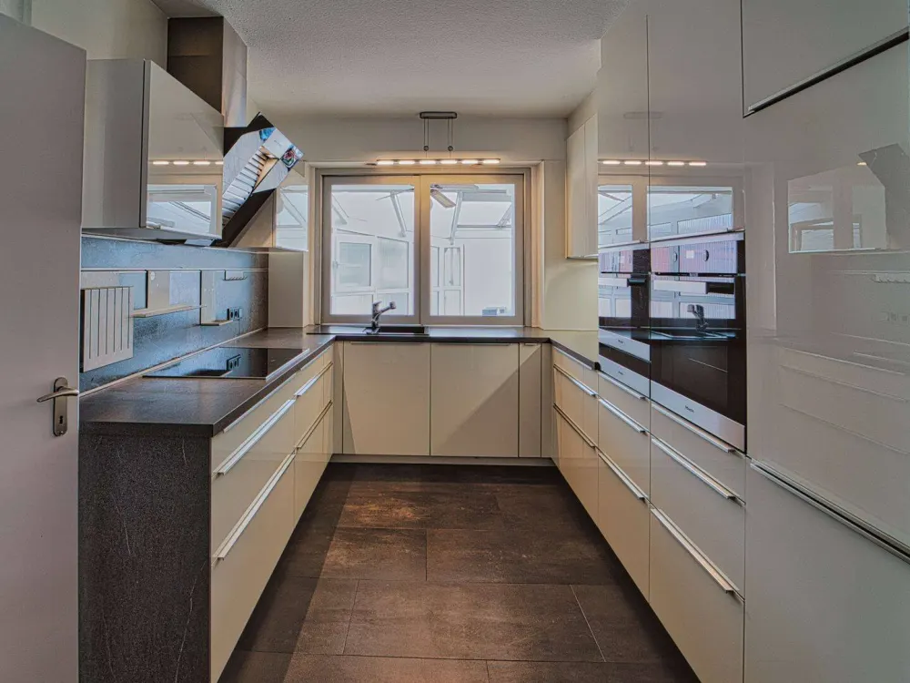 5 Zimmer Wohnung mit Fitnessraum mit Whirlpool und Wintergarten