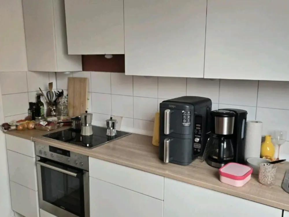 Südstadt: Möblierte 2,5 Zimmerwohnung
