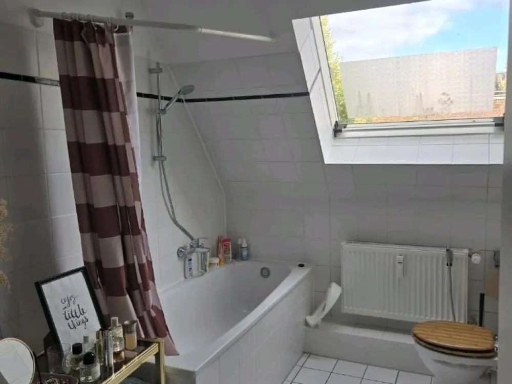 Südstadt: Möblierte 2,5 Zimmerwohnung