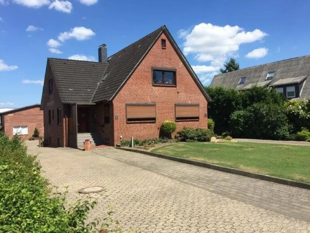 Renovierte 4-Zimmer-Wohnung mit Garage und Gartenmitnutzung in Hamburg-Neuenfelde
