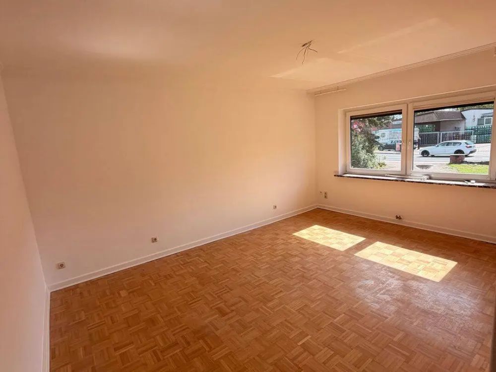 Renovierte 4-Zimmer-Wohnung mit Garage und Gartenmitnutzung in Hamburg-Neuenfelde
