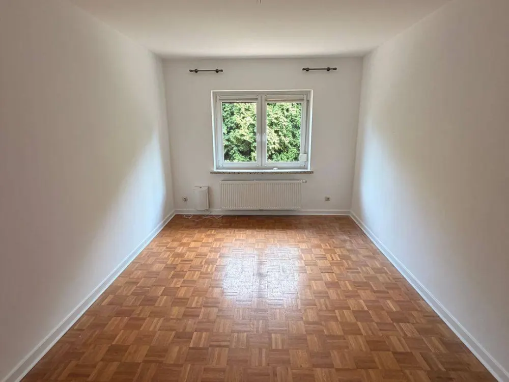 Renovierte 4-Zimmer-Wohnung mit Garage und Gartenmitnutzung in Hamburg-Neuenfelde
