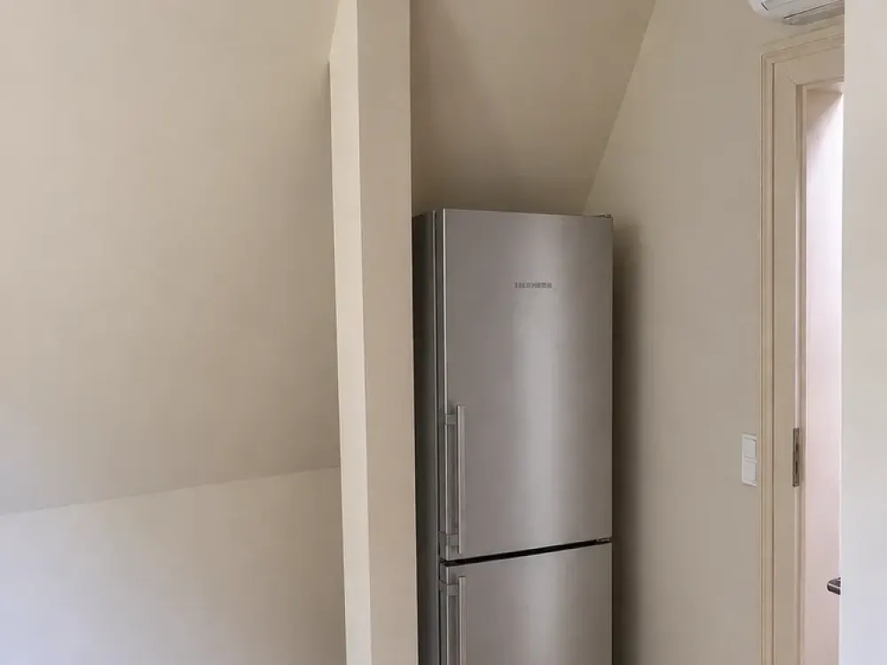 High-quality 4-room apartment in a central location in old building style