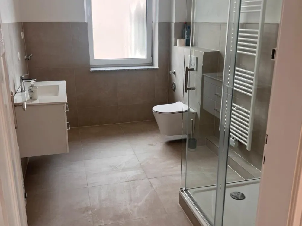 Sanierte schöne 2 Zimmer Sohnung 59m2