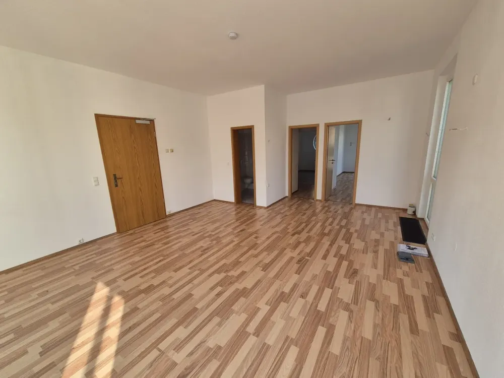 MODERN GESCHNITTENE 2 ZIMMER-WOHNUNG IN RUHIGER LAGE!
