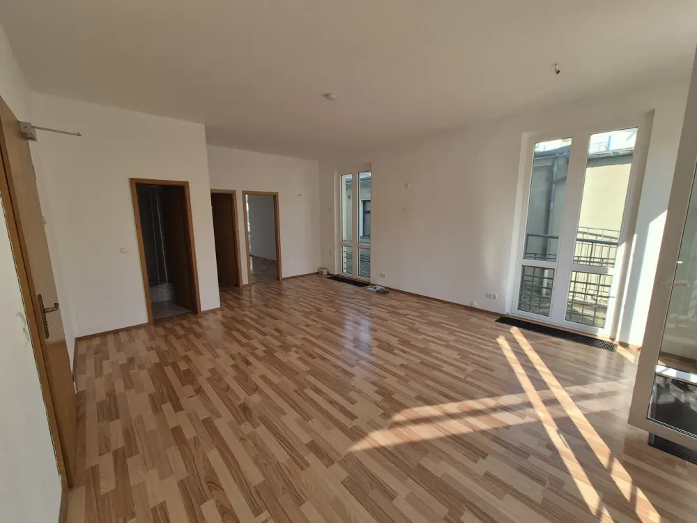 MODERN GESCHNITTENE 2 ZIMMER-WOHNUNG IN RUHIGER LAGE!
