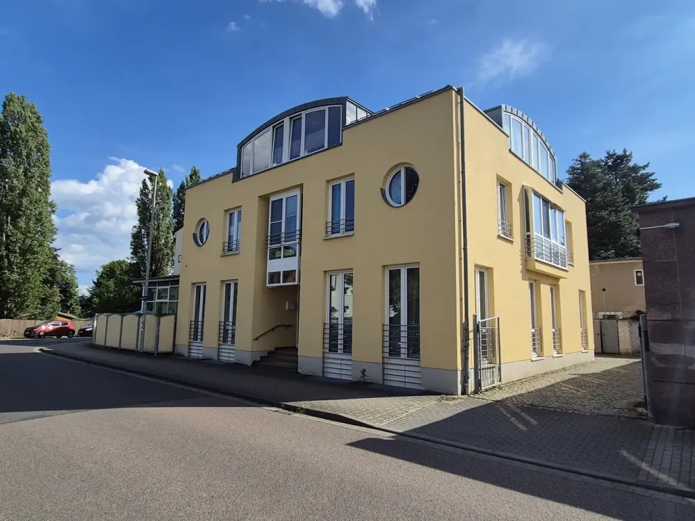 MODERN GESCHNITTENE 2 ZIMMER-WOHNUNG IN RUHIGER LAGE!
