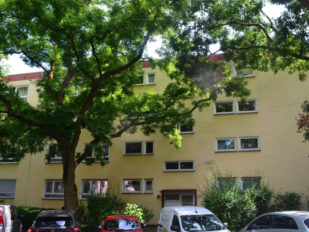 PROVISIONSFREI & AB SOFORT: Möblierte 4 Zimmer-Wohnung in der Ffm-Nordweststadt (geeignet für eine 3er-WG oder Familie mit 1-2 Kinder) zu vermieten.
