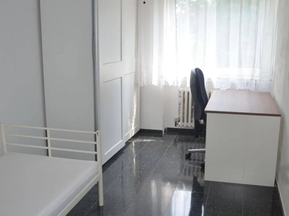 PROVISIONSFREI & AB SOFORT: Möblierte 4 Zimmer-Wohnung in der Ffm-Nordweststadt (geeignet für eine 3er-WG oder Familie mit 1-2 Kinder) zu vermieten.