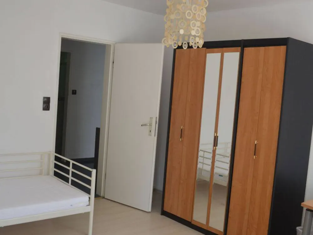 PROVISIONSFREI & AB SOFORT: Möblierte 4 Zimmer-Wohnung in der Ffm-Nordweststadt (geeignet für eine 3er-WG oder Familie mit 1-2 Kinder) zu vermieten.