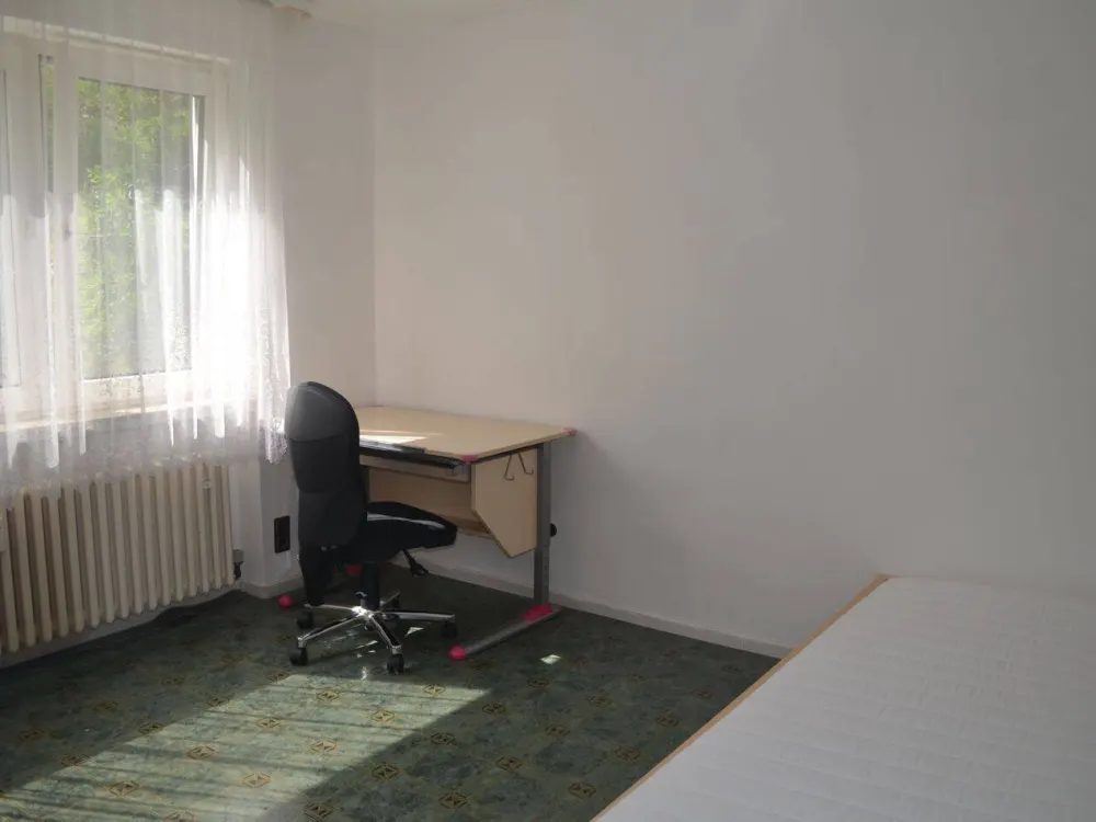 PROVISIONSFREI & AB SOFORT: Möblierte 4 Zimmer-Wohnung in der Ffm-Nordweststadt (geeignet für eine 3er-WG oder Familie mit 1-2 Kinder) zu vermieten.