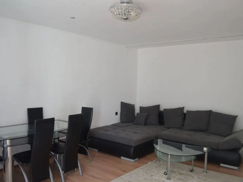PROVISIONSFREI & AB SOFORT: Möblierte 4 Zimmer-Wohnung in der Ffm-Nordweststadt (geeignet für eine 3er-WG oder Familie mit 1-2 Kinder) zu vermieten.