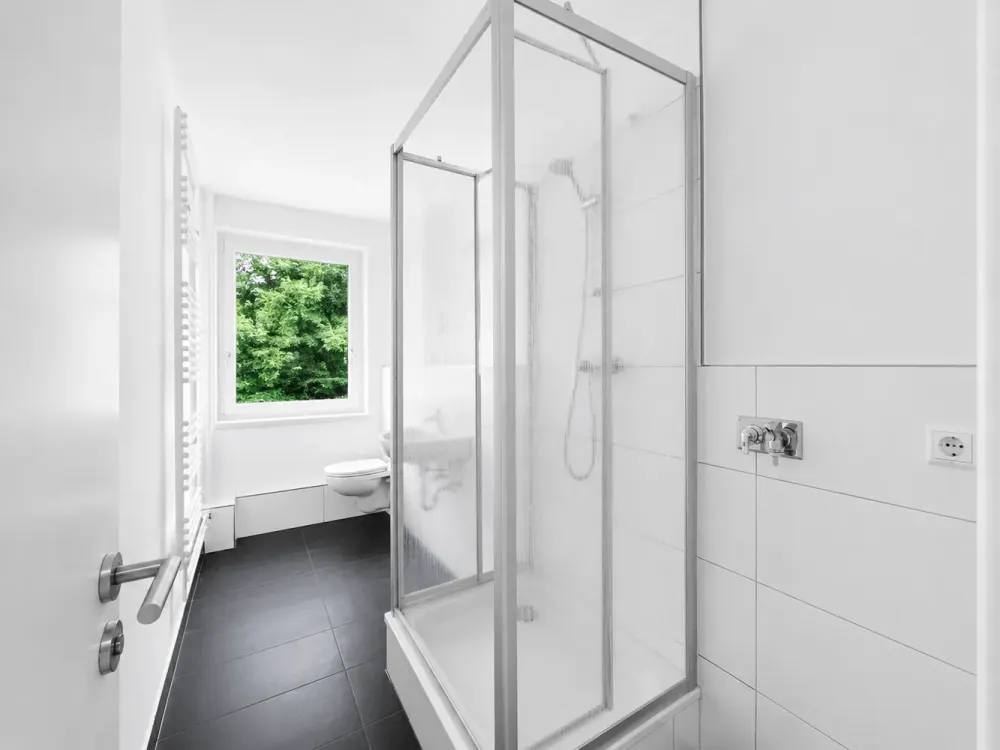 Erstbezug nach Sanierung, gepfl. 2-Zi-Whg, 45 m² mit offener EBK & modernem Tageslichtbad