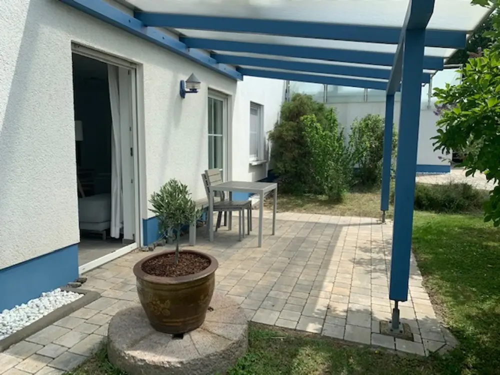 For WEEKEND COMMUTERS! Fully furnished 2-room apartment with covered terrace