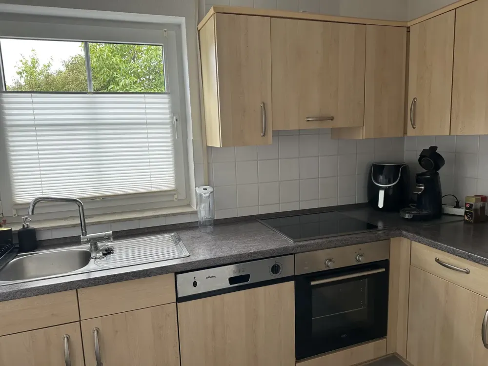 For WEEKEND COMMUTERS! Fully furnished 2-room apartment with covered terrace