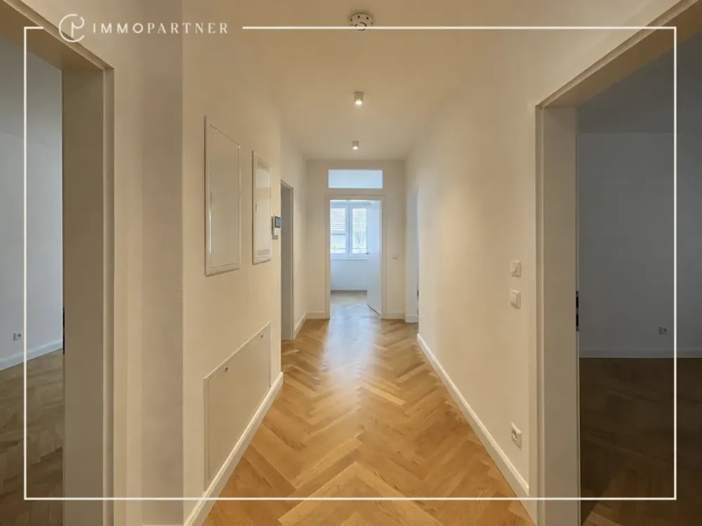 Hochwertig sanierte 3-Zimmer-Wohnung mit hellem Parkett und moderner Einbauküche