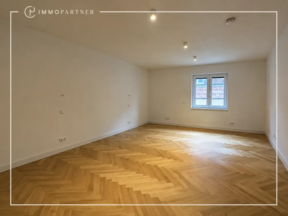 Hochwertig sanierte 3-Zimmer-Wohnung mit hellem Parkett und moderner Einbauküche