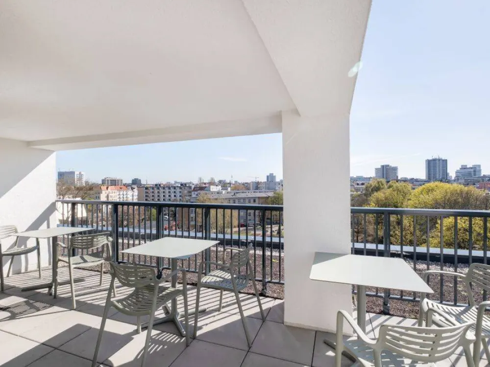 Einziehen und wohlfühlen: Löffelfertiges Apartment mit Gym, Coworking & Rooftop am Schloss Charlottenburg
