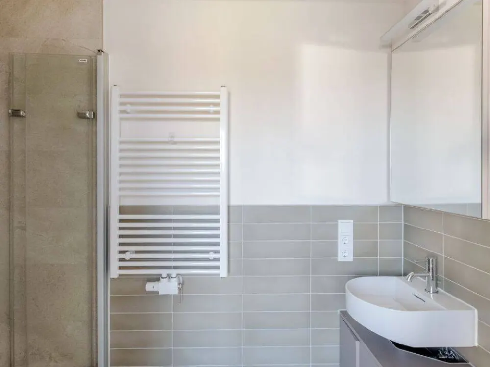 Einziehen und wohlfühlen: Löffelfertiges Apartment mit Gym, Coworking & Rooftop am Schloss Charlottenburg