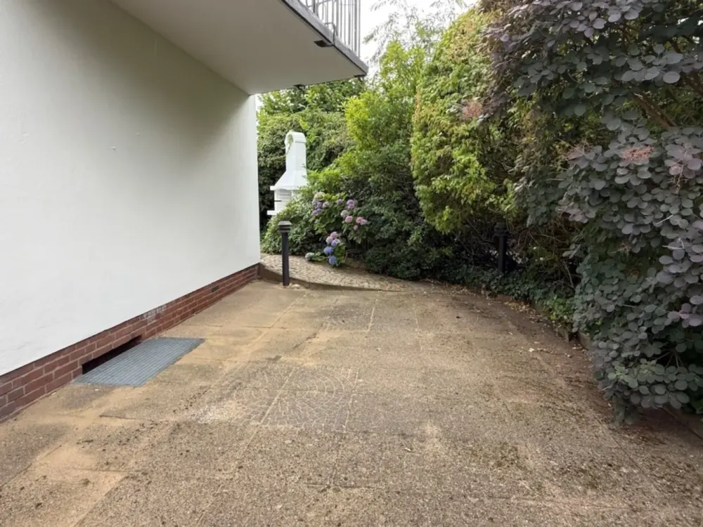 Terrassenwohnung im 2-Familienhaus