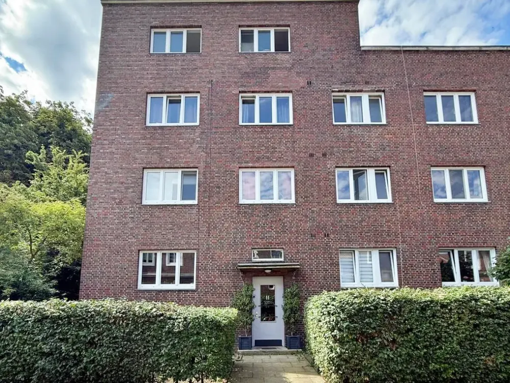 First Occupancy After Renovation, Charming 4-Room Apartment in Central Location of Bremen