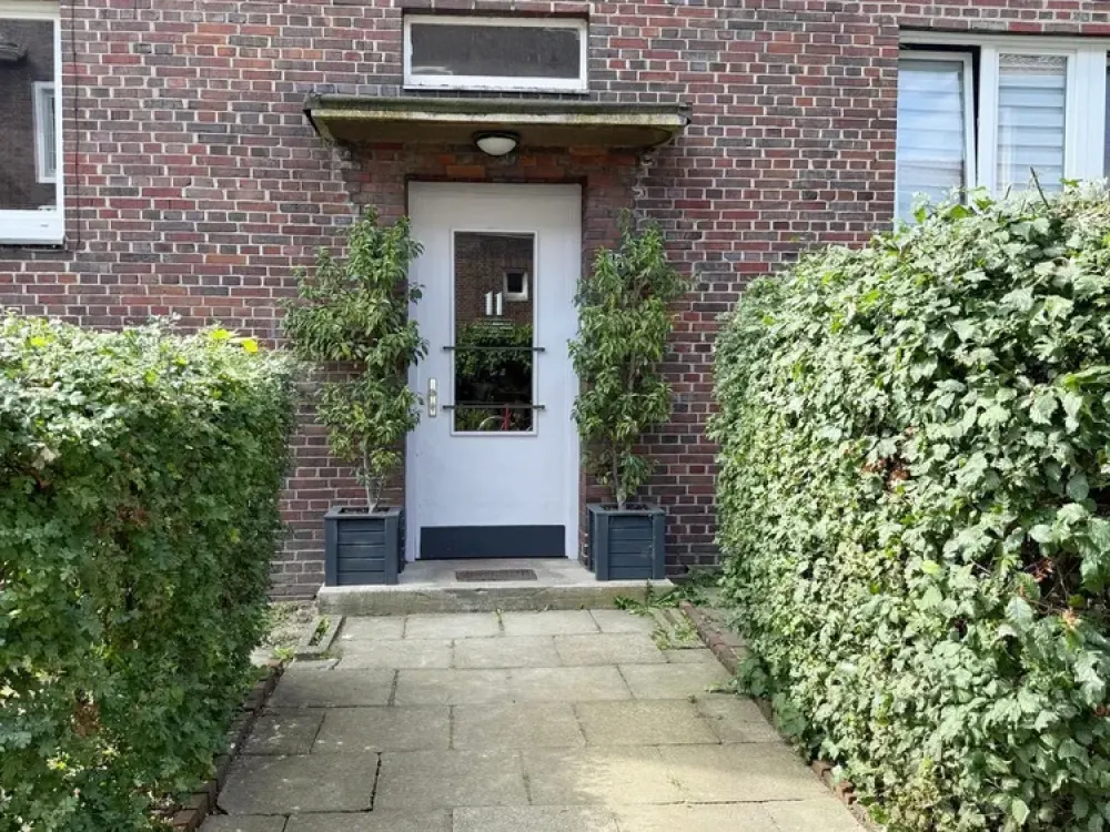 First Occupancy After Renovation, Charming 4-Room Apartment in Central Location of Bremen