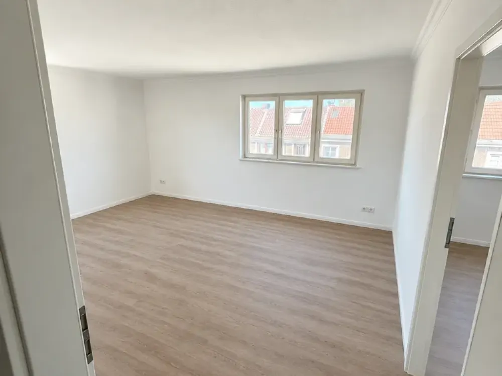 First Occupancy After Renovation, Charming 4-Room Apartment in Central Location of Bremen